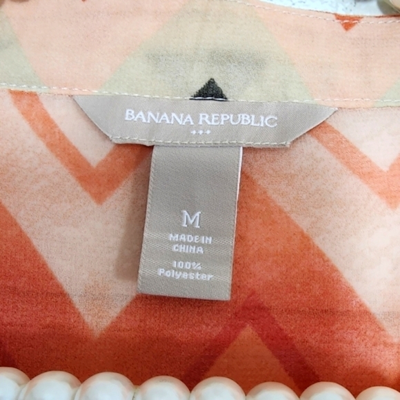 Banana Republic Semi Sheer Earth Toned Chevron Top Shirt Blouse Size Medium - Picture 9 of 9